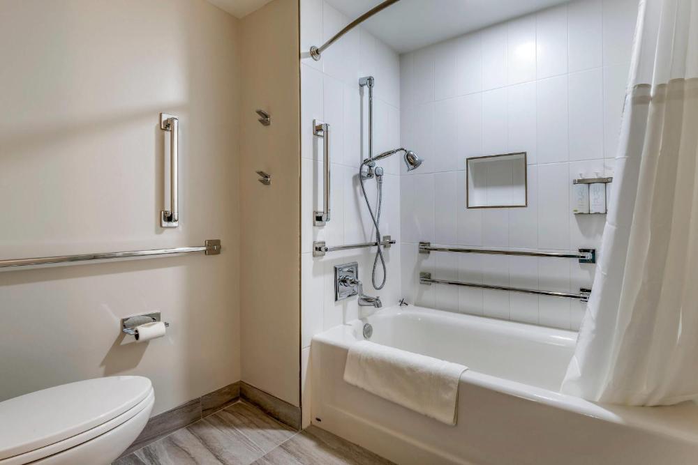King Room - Accessible/Non-Smoking interior